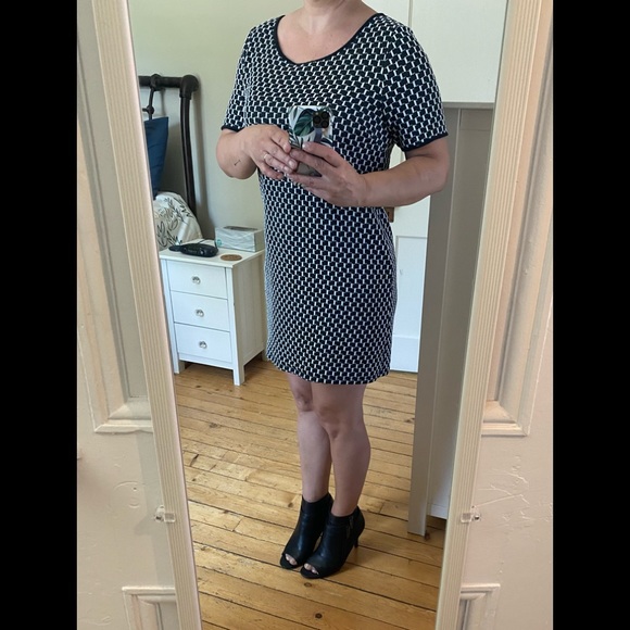 You are not alone mini dress. Black & white. Size Medium. Lenght 31’’. - Picture 11 of 11